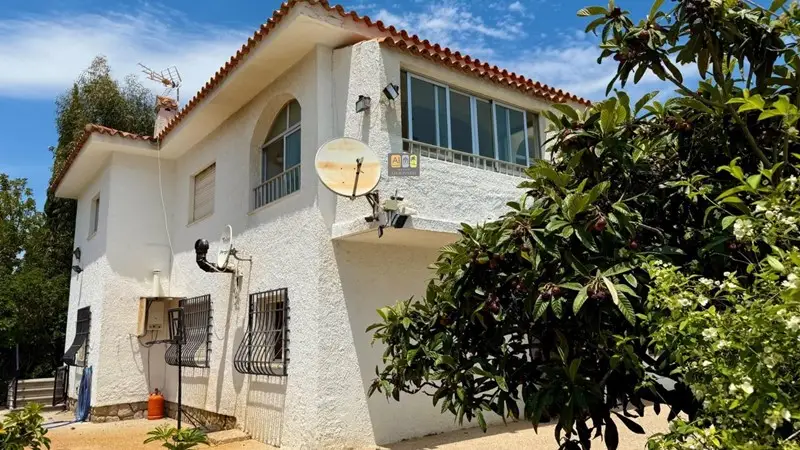 Chalet con Vistas al Mar en Altea 3 Viviendas Piscina y Nave Industrial