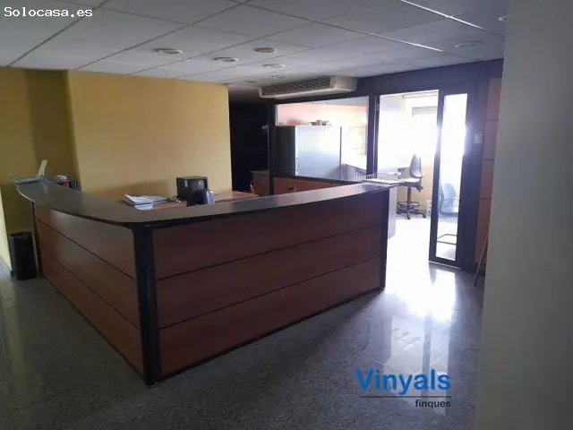 Oficinas con Mucha Luz Mobiliario y Parking Incluidos
