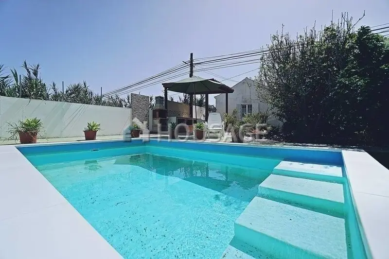 Casa en venta en Moya: 3 habitaciones, piscina y terreno