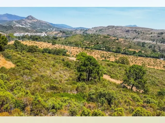 Terreno en Venta Benahavis  Inversion Oportunidad Cerca de Golf
