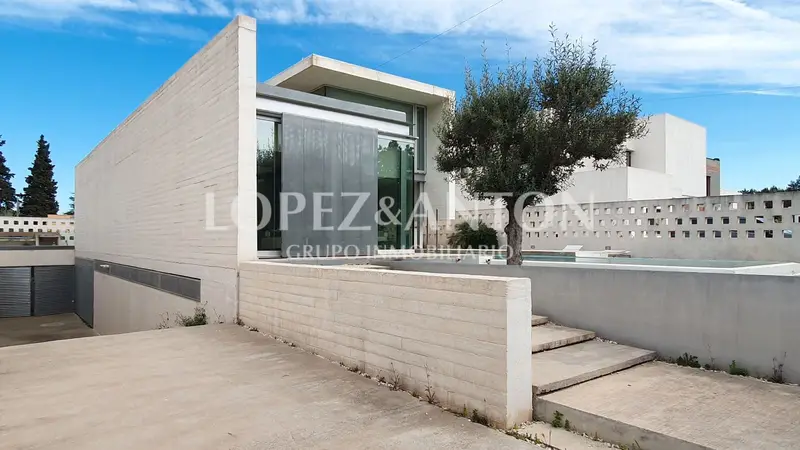 Chalet en Venta L Eliana Moderno con Jardin y Piscina