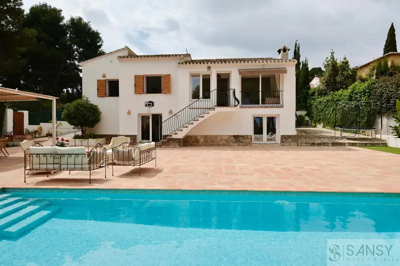 Villa en Jávea con Piscina Cerca de la Playa