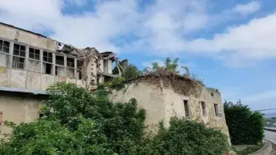 Casa adosada en venta en Calle Muelle Castropol