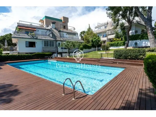 Adosado con Vistas y Piscina en Vallpineda Sitges