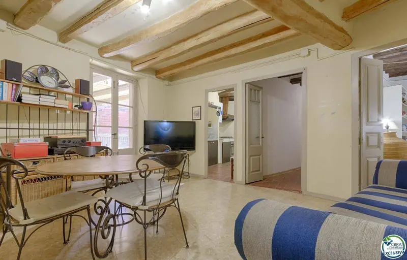 Chalet en venta Peralada 6 habitaciones 3 plantas 392m2