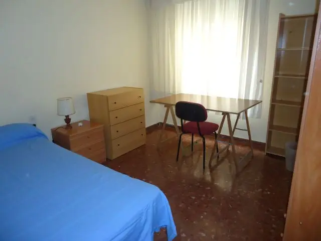Habitación Córdoba Estudiantes Amueblada Wifi Cerca Universidad