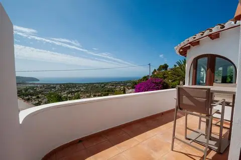 Chalet Villa en Moraira con Piscina y Vistas