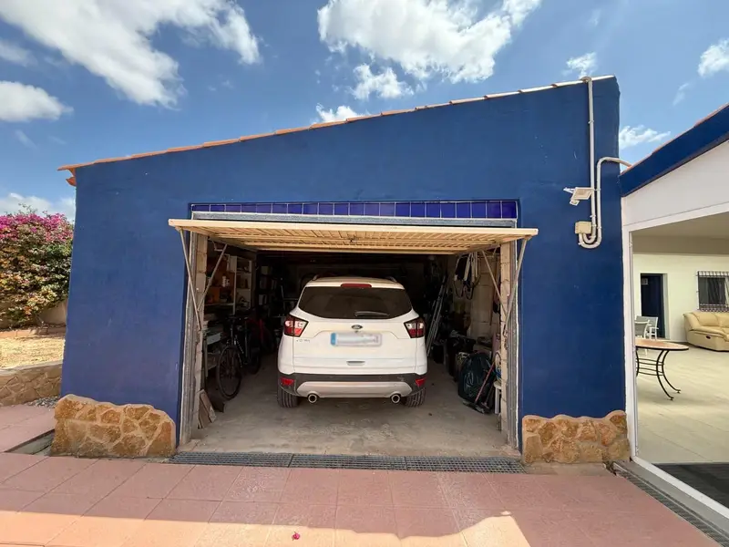 Finca Rural en Venta: 4 Dormitorios, Piscina, Gran Terreno
