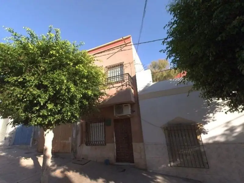 Chalet en Almería para inversores - Sin posesión
