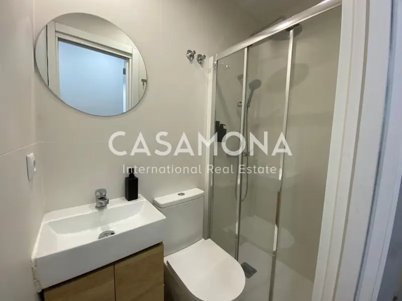 Habitaci	ón con Ba	ño Privado y Balc	ón en La Rambla
