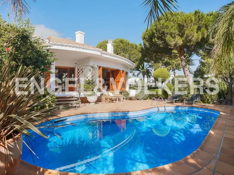Chalet en Venta Gandia 5 Dormitorios Jardin Piscina Barbacoa