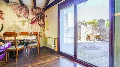 Casa Reformada en Vimianzo con 4 Habitaciones y Barbacoa