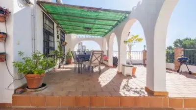 Chalet en Chilches cerca de la playa con apartamento independiente y piscina
