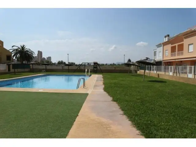 Chalet Adosado Duplex con Barbacoa y Piscina en Tavernes de la Valldigna