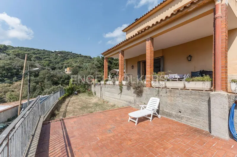 Casa en Sarria con Vistas al Mar y Sagrada Familia