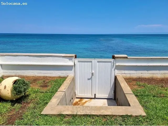 Villa de Lujo en Primera Línea de Mar en Dénia