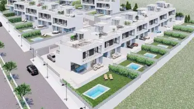 Chalets en Venta Mijas Costa: Piscina Privada y Vistas al Mar