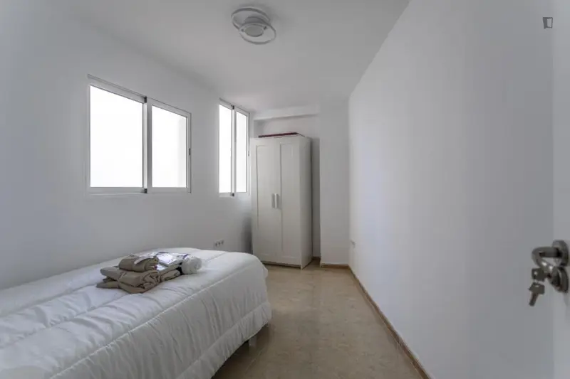 Habitaci
ón individual piso 4 habitaciones 18-40 a



ños