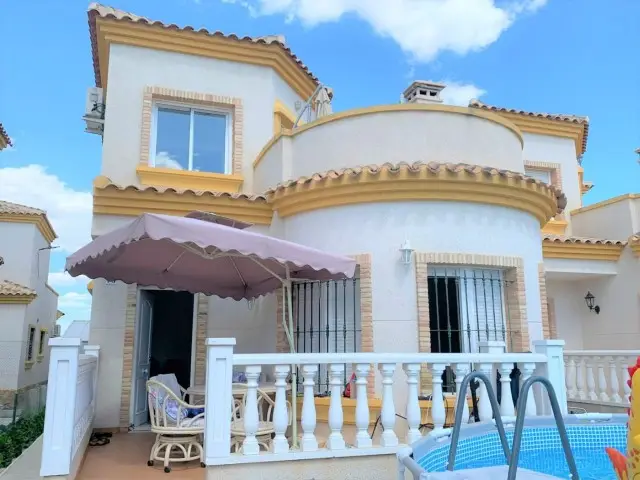 Casa en Venta Los Montesinos 3 Dormitorios 2 Baños Piscina