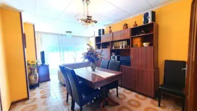 Casa en Venta en Sabadell con Garaje y Terrazas