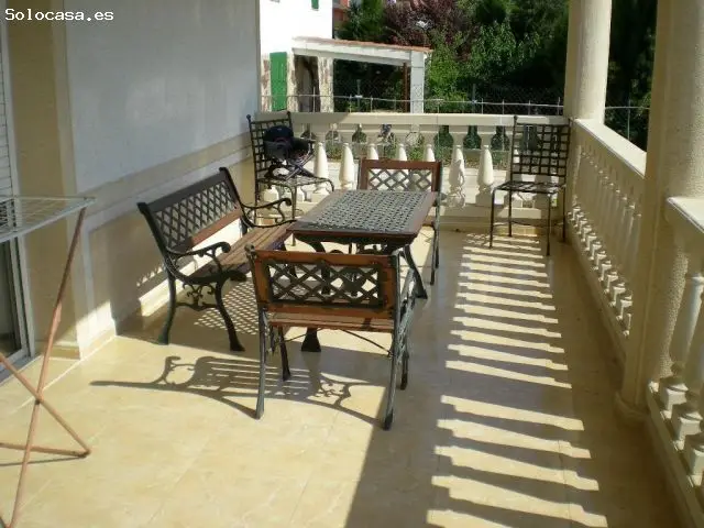 Casa con Piscina en Alquiler Cerca de Manresa