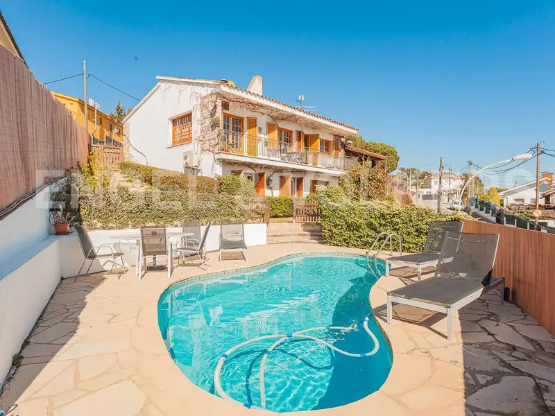 Casa Rural en Les Franqueses del Vallès con Piscina y Jardín
