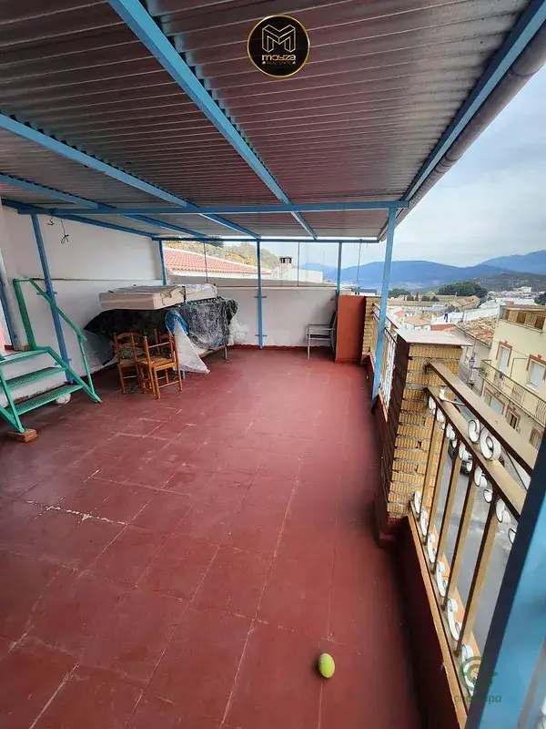 Casa familiar en Jaen con 4 dormitorios, terrazas y trastero