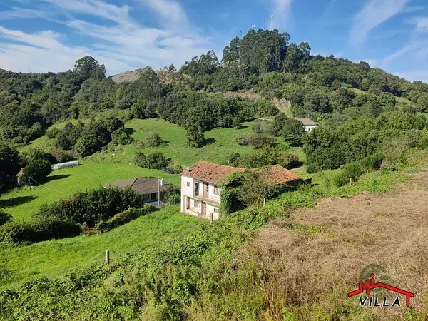Casa con terreno para reformar en Cantabria Laredo