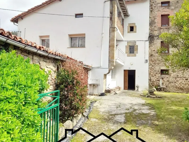 Chalet en Guriezo con 360m² Vivienda, 132m² Auxiliares y 315m² Terreno