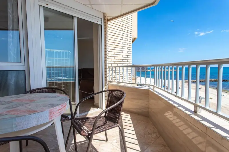 Apartamento en Playa de los Locos Torrevieja con Vistas al Mar