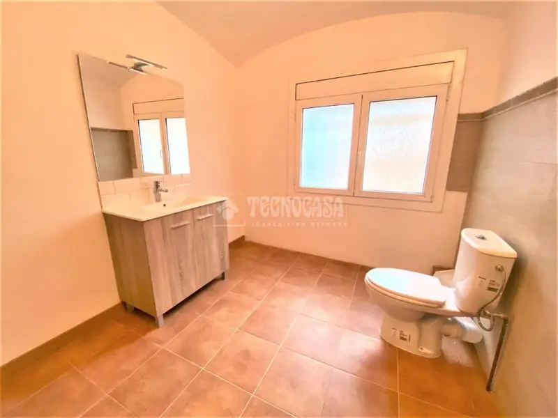 Piso Reformado en Can Serra con Terraza y Jardin