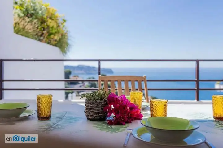 Piso en Almuñécar con vistas al mar y piscina
