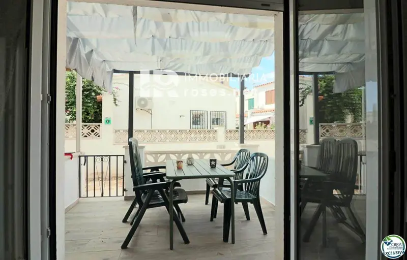 Chalet en Empuriabrava: Casa renovada 40m2 con terraza 15m2