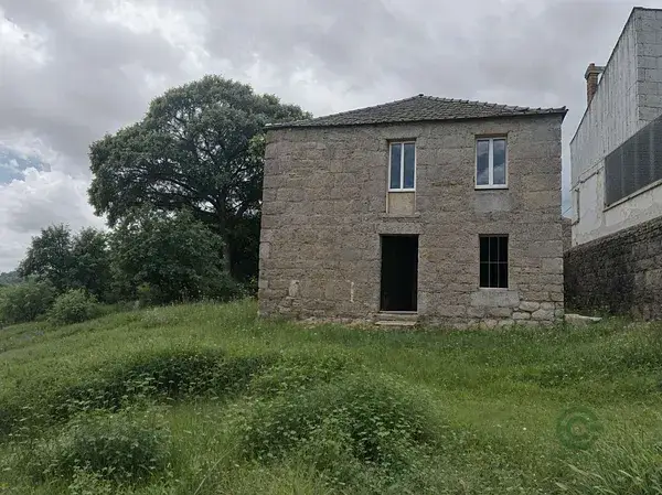Casa Rural en Cotobade con Piscina Natural para Reformar