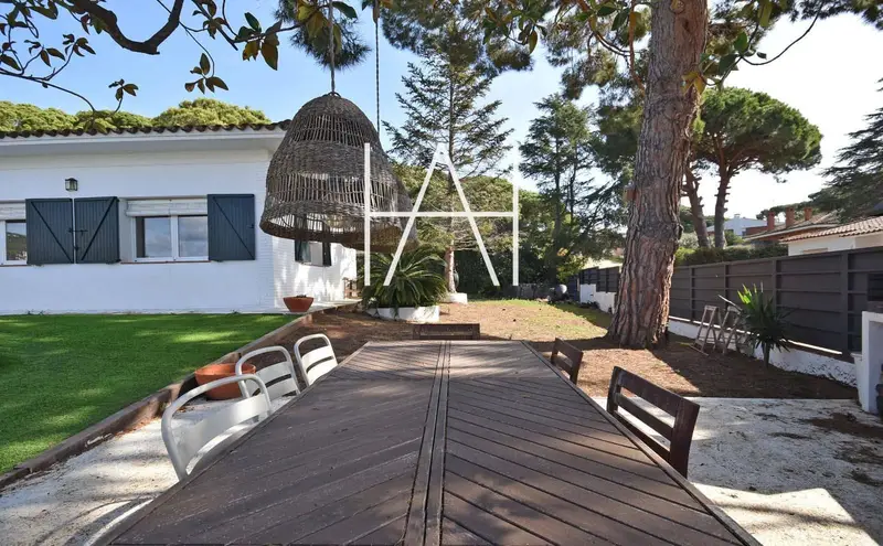 Chalet en venta Sant Vicenç de Montalt 334m2 con jardin piscina y barbacoa