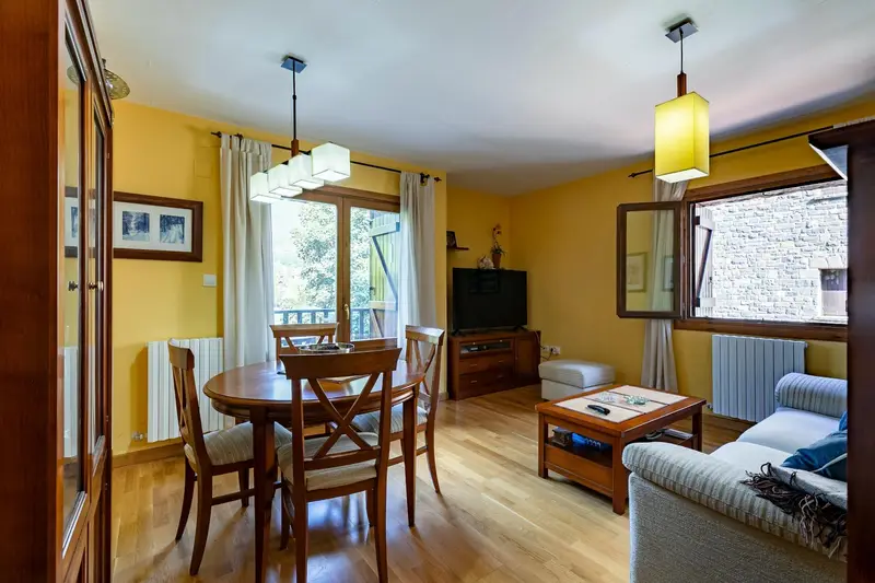 Venta Piso con chimenea en Biescas