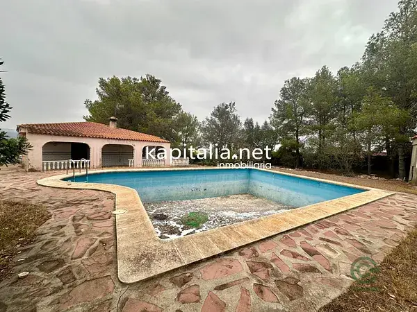 Chalet en Alberic para Reformar con Piscina Privada