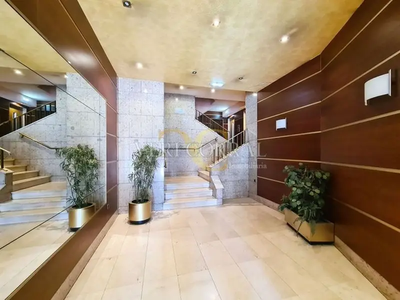 Dúplex en Oviedo Centro con Terraza 4 Dormitorios Garaje y Trastero