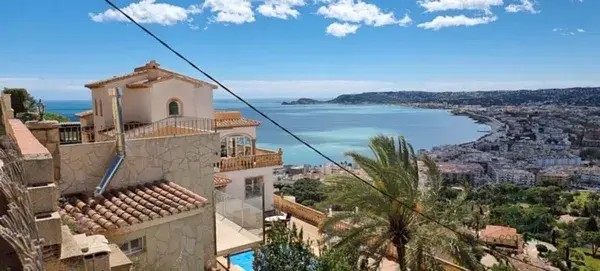 Villa de Lujo en Jávea con Vistas al Mar Mediterráneo