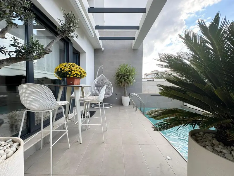 Chalet Moderno en Los Balcones Orihuela Costa con Piscina