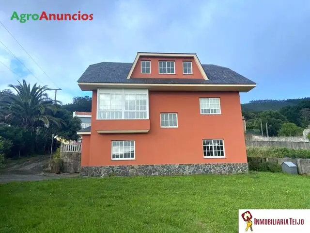 Venta  de Chalet seminuevo con buenas vistas en A Coruña