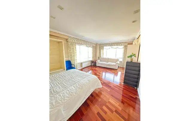Rent a room of 100 m² in Madrid