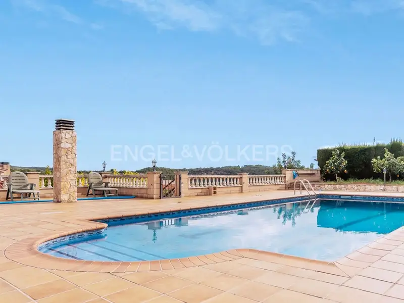 Chalet en Venta Vespella Tarragona 660m2 Garaje Piscina Jardin