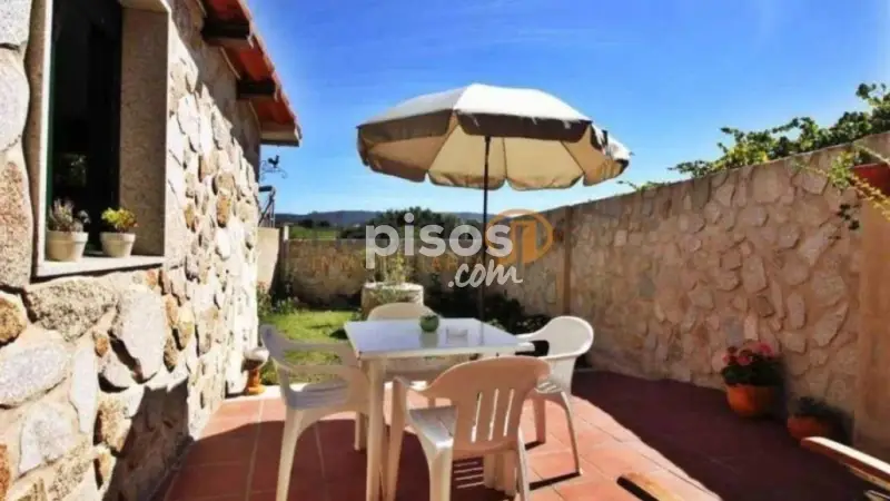 Casa en Venta en Cambados - Reformada, 2 Dormitorios, Jardin