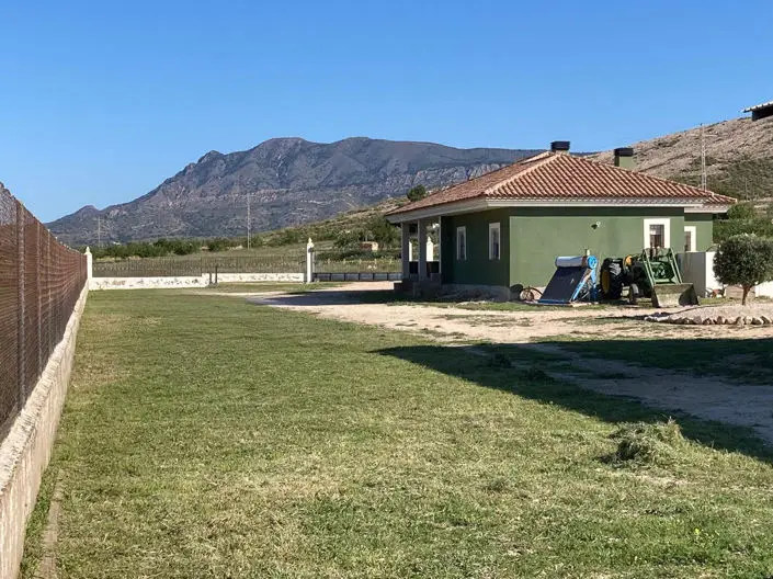 Villa de 3 Dormitorios con Establo Granero Americano y Vistas a la Montaña