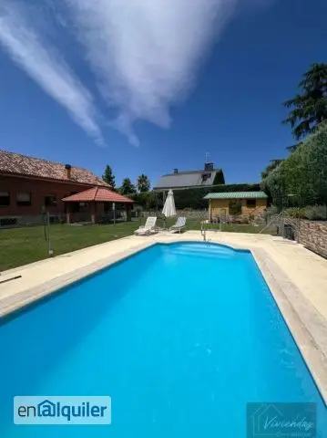 Alquiler de Chalet 5 dormitorios, 3 baños, 1 garajes, Buen estado, en Boadilla del Monte, Madrid