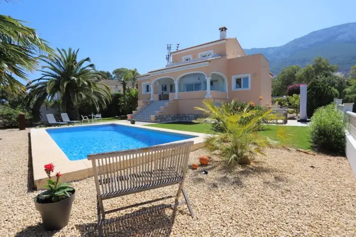 Villa en Venta Denia 3 Dormitorios Piscina Vistas al Mar