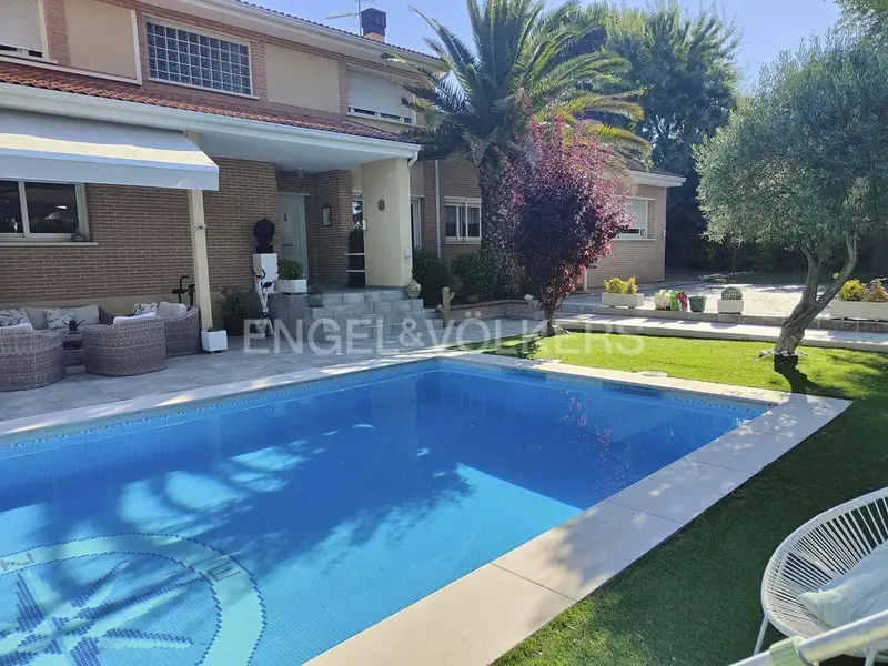 Chalet en venta Majadahonda 5 dormitorios piscina privada