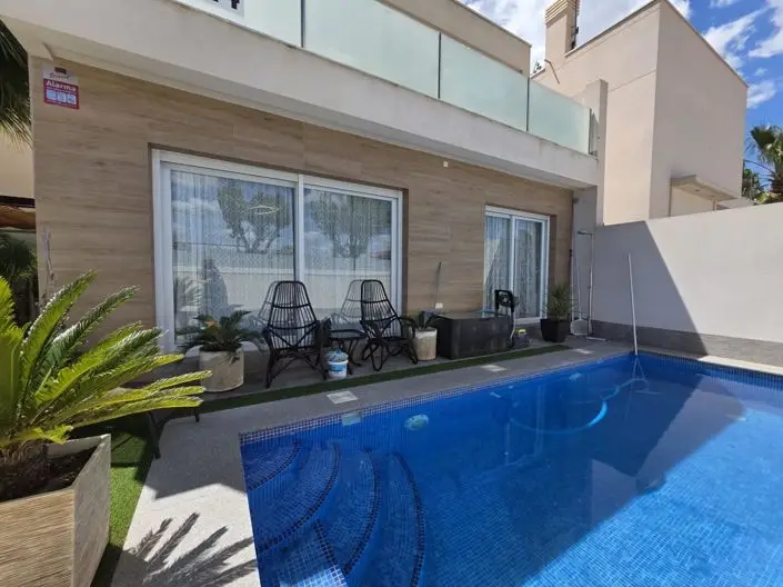 Villa en Venta Pilar de la Horadada 3 Dormitorios Piscina Privada