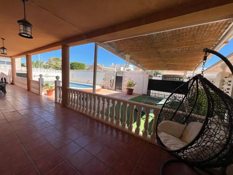 Casa en Venta Elche Piscina Terraza 3 Dormitorios